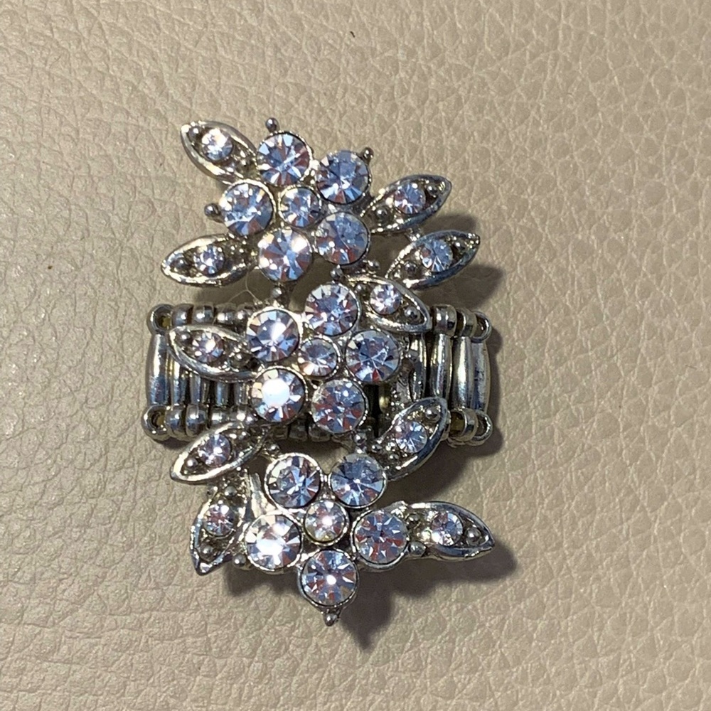 Silver & Rhinestone Flower Stretch Ring